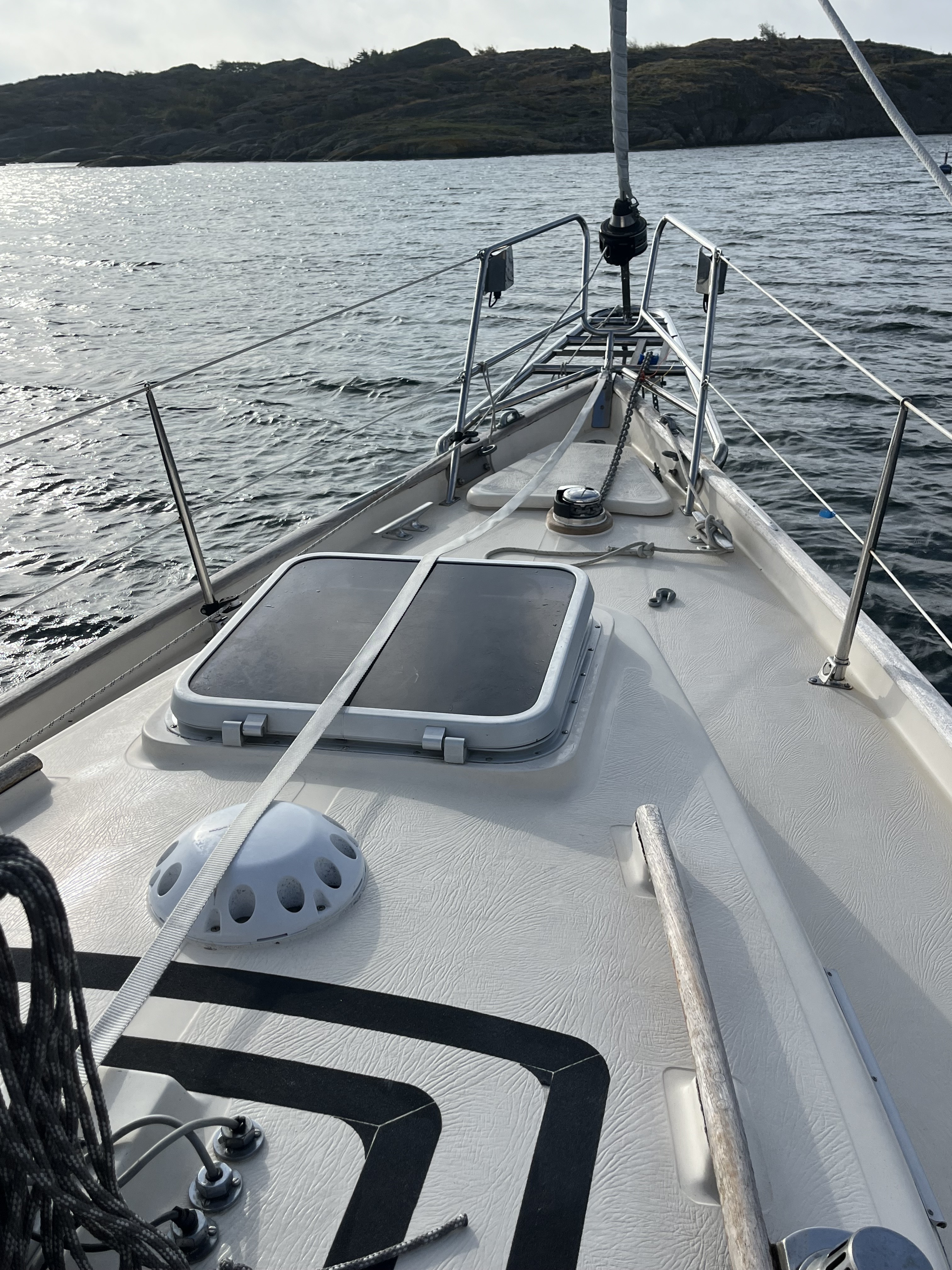 Anchor windlass installation